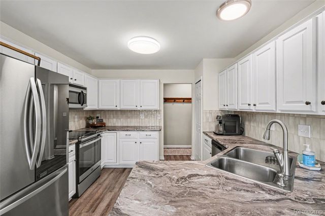 1292 Theresa Drive, Fenton Charter Township, MI 48430