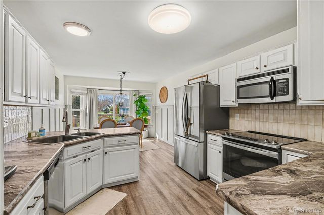 1292 Theresa Drive, Fenton Charter Township, MI 48430
