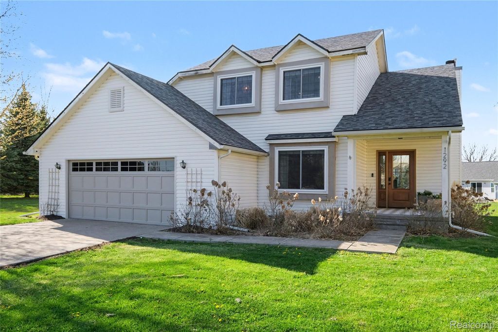 1292 Theresa Drive, Fenton Charter Township, MI 48430