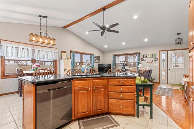 23371 650th Avenue, Alden, MN 56009