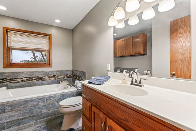 23371 650th Avenue, Alden, MN 56009