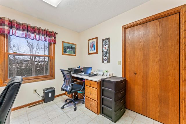 23371 650th Avenue, Alden, MN 56009