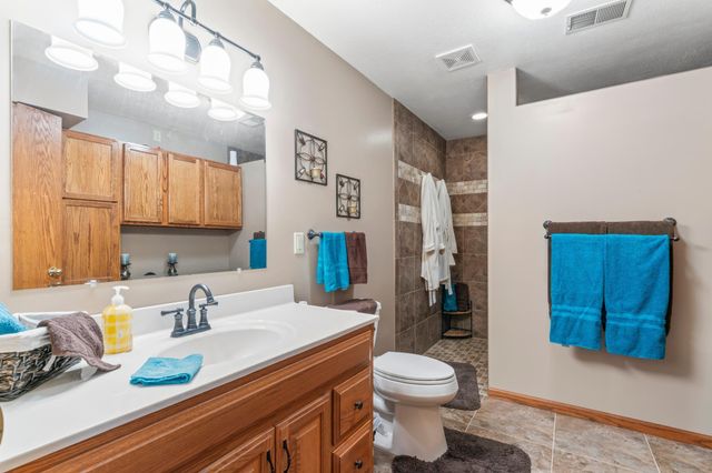 23371 650th Avenue, Alden, MN 56009