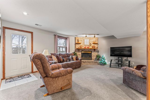 23371 650th Avenue, Alden, MN 56009