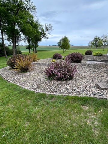 23371 650th Avenue, Alden, MN 56009