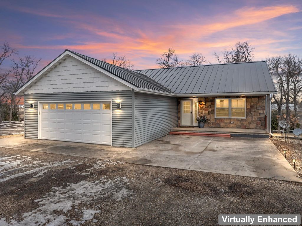 23371 650th Avenue, Alden, MN 56009