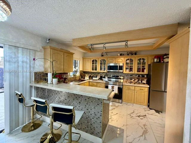 8209 SW 23rd Court 17C, North Lauderdale, FL 33068