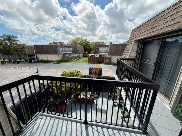 8209 SW 23rd Court 17C, North Lauderdale, FL 33068