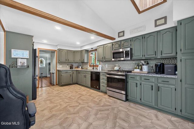 1932 Tower Avenue, Rotterdam, NY 12304