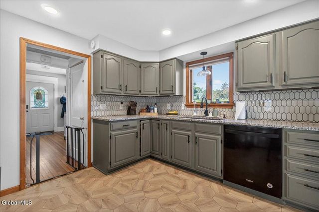1932 Tower Avenue, Rotterdam, NY 12304