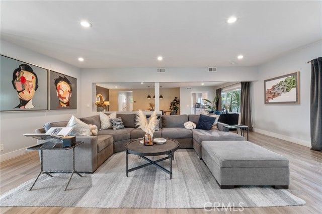 7316 Colbath, Van Nuys (los Angeles), CA 91405