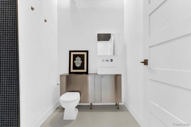 6533 E Jefferson Avenue 703, Detroit, MI 48207