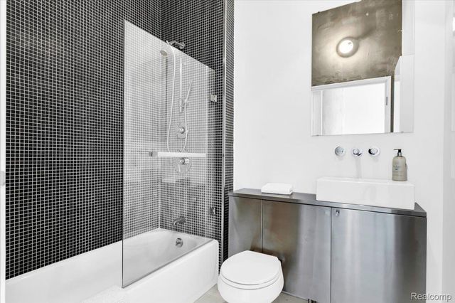 6533 E Jefferson Avenue 703, Detroit, MI 48207