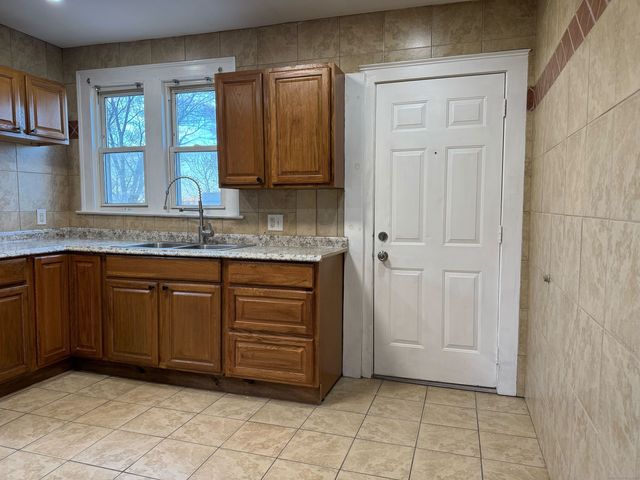 1503 State Street, New Haven, CT 06511