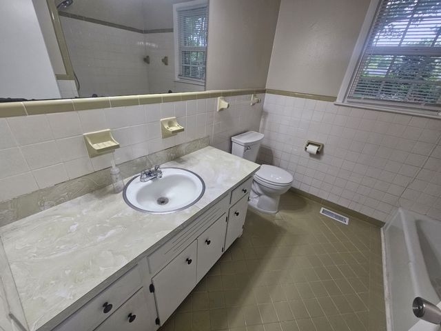 6731 Forrest Ln, Murfreesboro, TN 37129