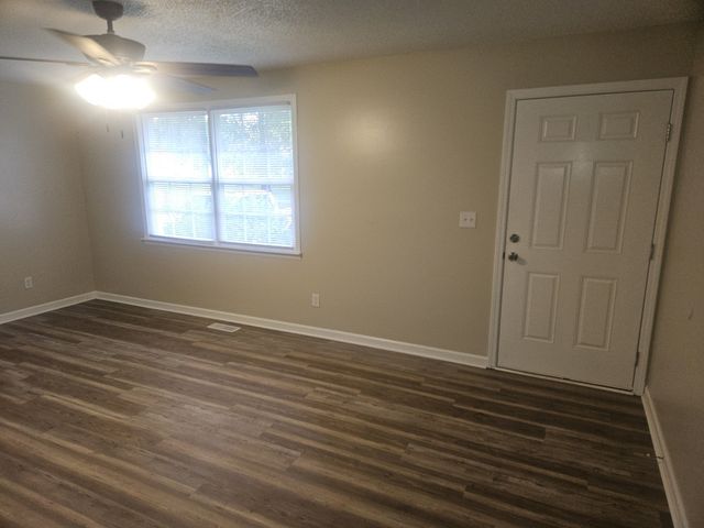 6731 Forrest Ln, Murfreesboro, TN 37129