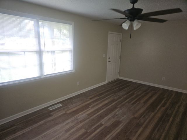 6731 Forrest Ln, Murfreesboro, TN 37129