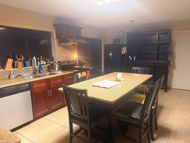 8250 SW 116th St, Miami, FL 33156