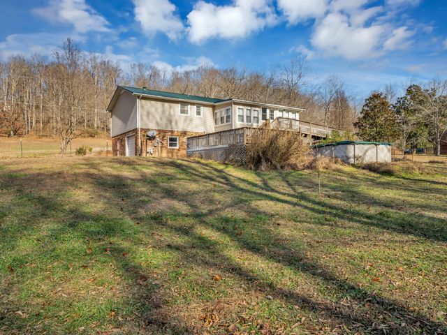 408 Rustling Oaks Drive, Waverly, TN 37185