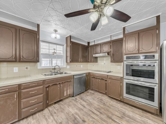 408 Rustling Oaks Drive, Waverly, TN 37185