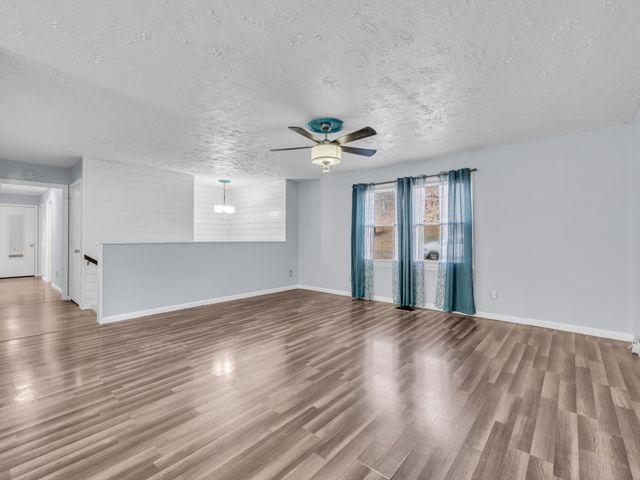 408 Rustling Oaks Drive, Waverly, TN 37185