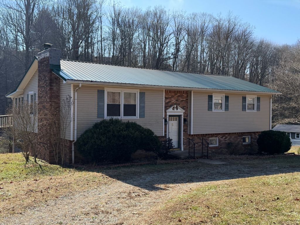 408 Rustling Oaks Drive, Waverly, TN 37185