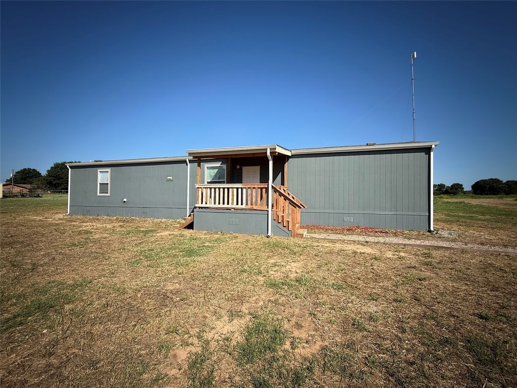 1020 Red Bird Lane, Bowie, TX 76230