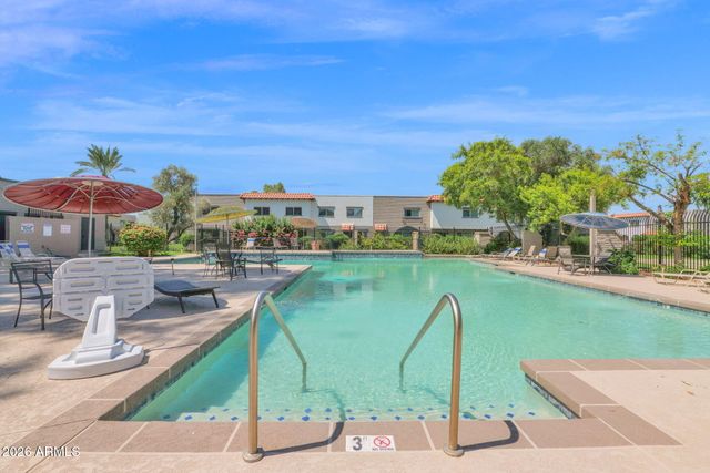 2930 E CLARENDON Avenue, Phoenix, AZ 85016