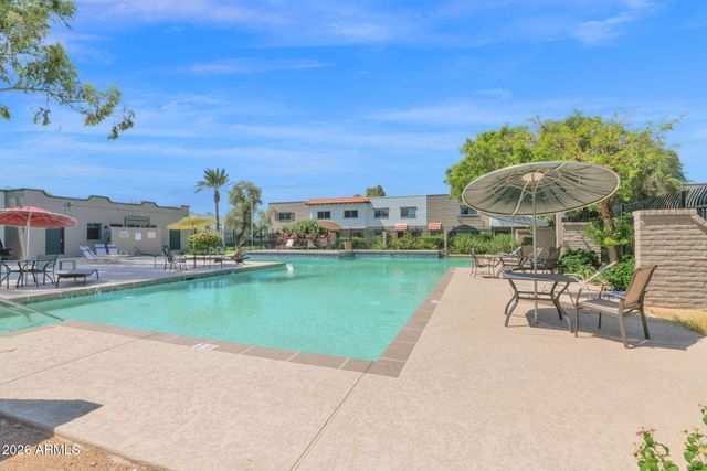 2930 E CLARENDON Avenue, Phoenix, AZ 85016