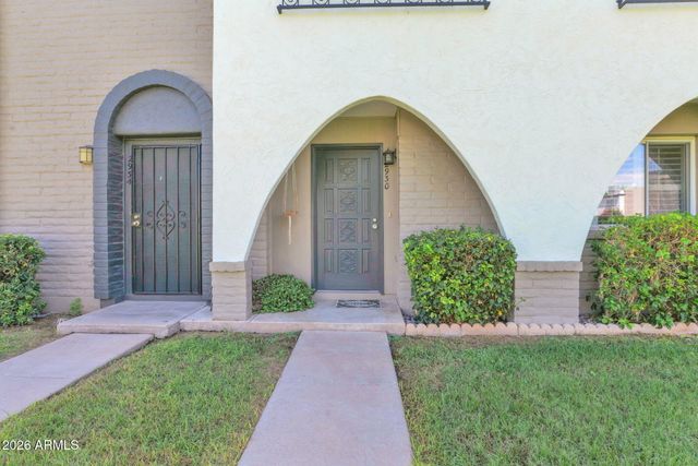 2930 E CLARENDON Avenue, Phoenix, AZ 85016