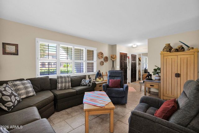 2930 E CLARENDON Avenue, Phoenix, AZ 85016