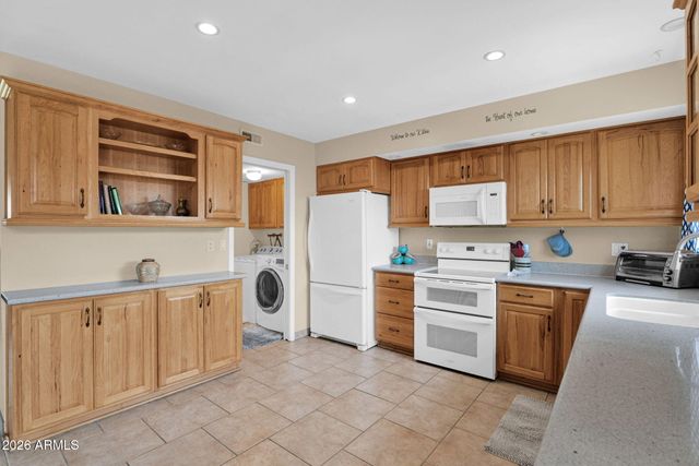 2930 E CLARENDON Avenue, Phoenix, AZ 85016
