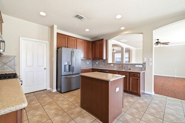 1914 Lake Peipsi, San Antonio, TX 78251