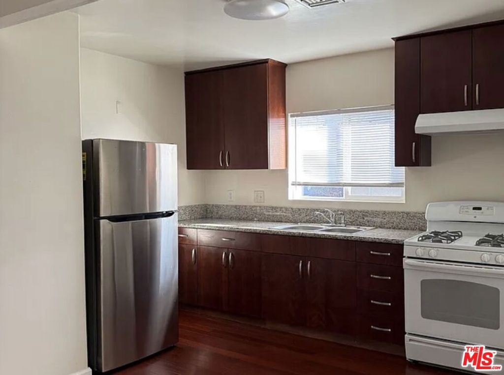 4343 W 4th Street C, Los Angeles, CA 90020