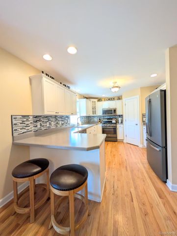 5441 Meadow Creek Court, Flint Charter Township, MI 48532