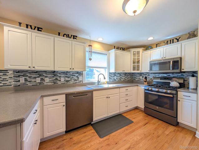 5441 Meadow Creek Court, Flint Charter Township, MI 48532