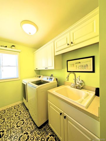 5441 Meadow Creek Court, Flint Charter Township, MI 48532