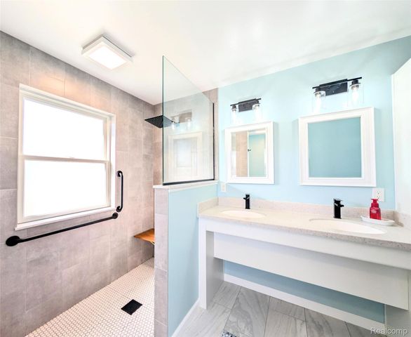 5441 Meadow Creek Court, Flint Charter Township, MI 48532