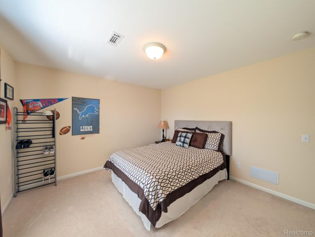 5441 Meadow Creek Court, Flint Charter Township, MI 48532