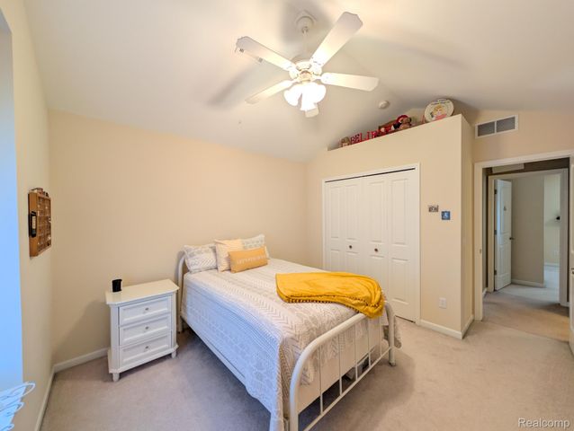 5441 Meadow Creek Court, Flint Charter Township, MI 48532