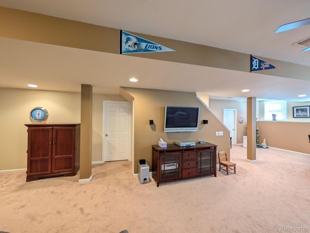 5441 Meadow Creek Court, Flint Charter Township, MI 48532