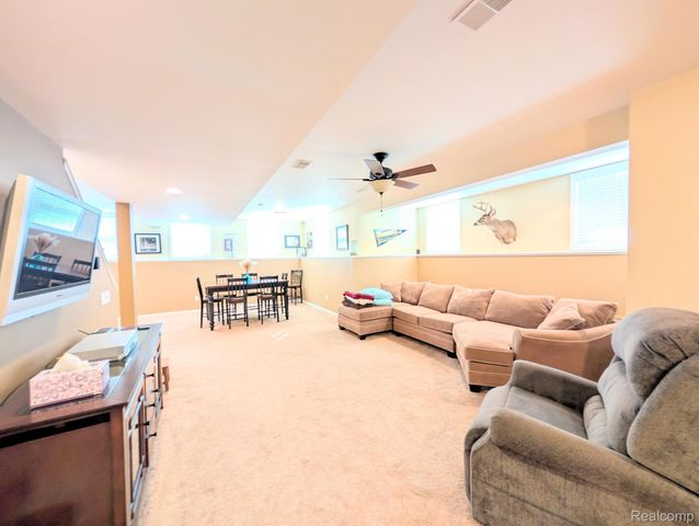 5441 Meadow Creek Court, Flint Charter Township, MI 48532