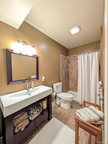 5441 Meadow Creek Court, Flint Charter Township, MI 48532