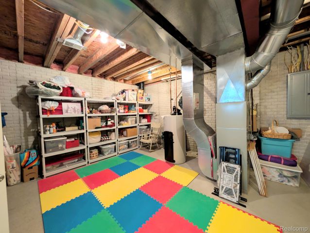 5441 Meadow Creek Court, Flint Charter Township, MI 48532