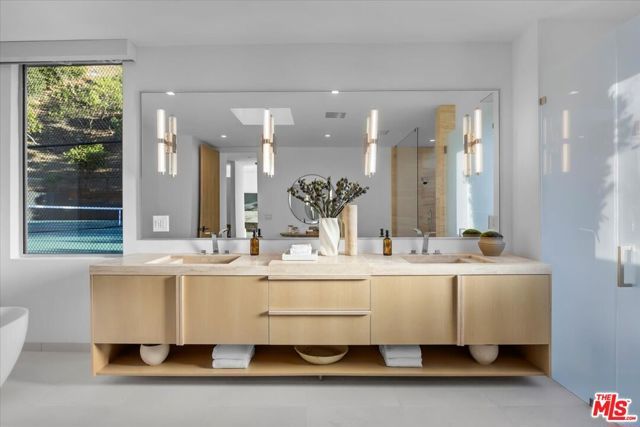1836 Loma Vista Drive, Beverly Hills, CA 90210