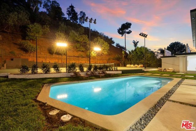 1836 Loma Vista Drive, Beverly Hills, CA 90210