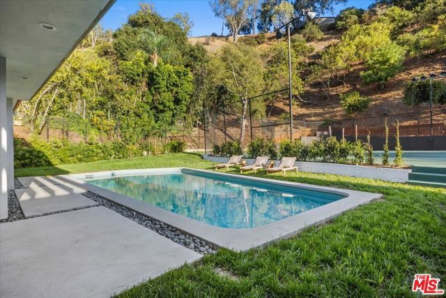 1836 Loma Vista Drive, Beverly Hills, CA 90210