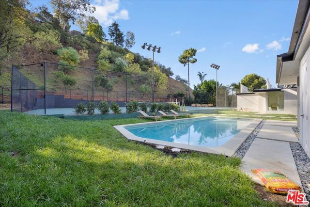 1836 Loma Vista Drive, Beverly Hills, CA 90210