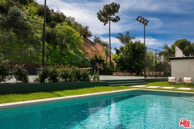 1836 Loma Vista Drive, Beverly Hills, CA 90210