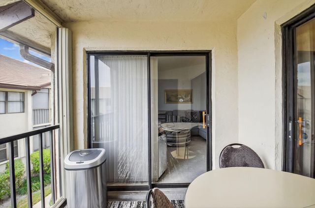 7657 Tahiti Lane 202, Lake Worth, FL 33467